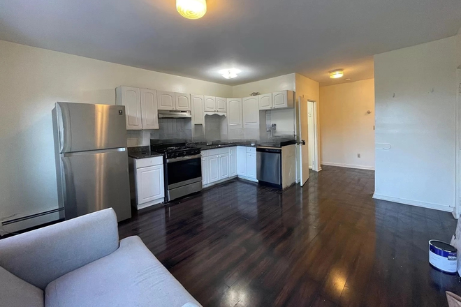 kitchen/living - Renovated 3 Bed / 1 Bath on the front of the hill Avail. 9/1/24!! Apartments