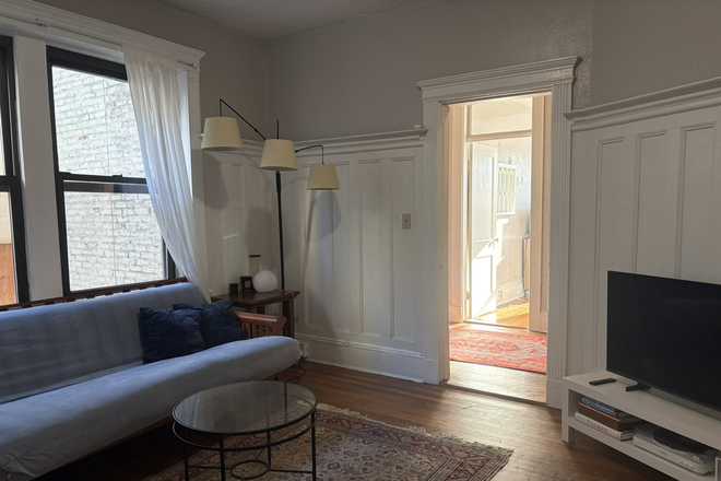 living room - RIGHT BY CAMPUS - BABCOCK T-STOP - MUST SEE