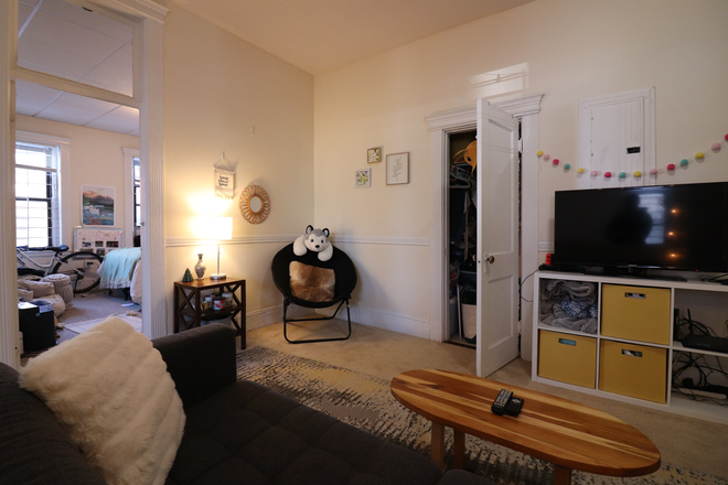 living room - Convenient 2 bed for Jan 1 - Landlords pays the fee! Apartments