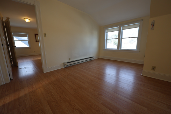 x - LARGE 1 BED 1 BATH - AVAILABLE Now / Jan 1st
