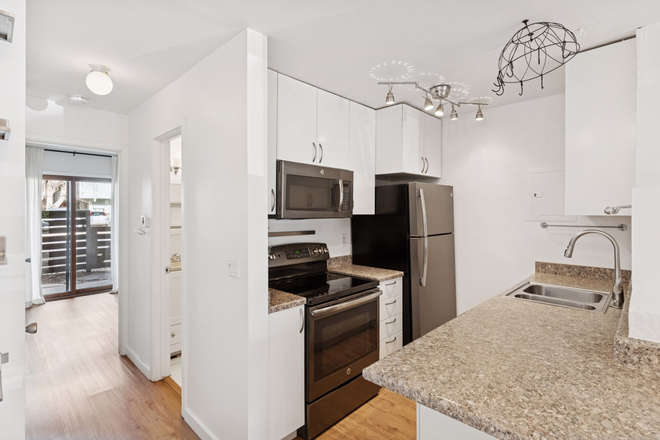 Photo - 1st Month FREE!!!! Marine Street 1 Bedroom Condo Quick Walk to Campus/Close to CU