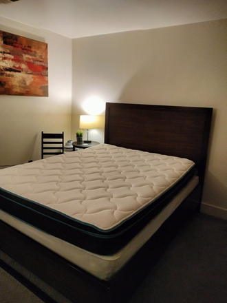 Queens size bedroom set - Beautiful furnished  room in Hollins Market Townhome