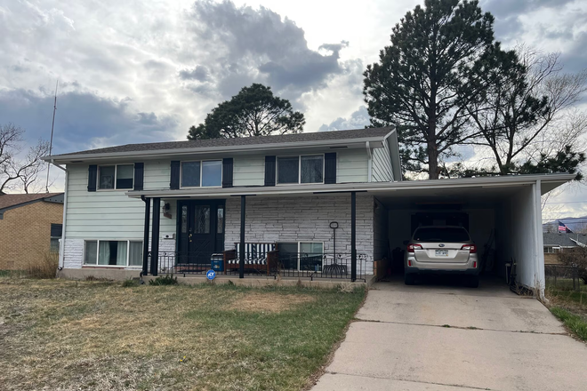 Outside View of Home - Charming Mid-Century Home with Mountain Close to UCCS Campus