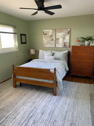 Bedroom - Berkeley Hills Bedroom Utilities Included