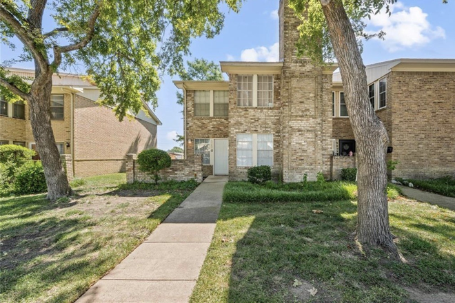 Outside Street View - Fully Furnished Townhome Near UTD, SMU, Medical District & Downtown Dallas