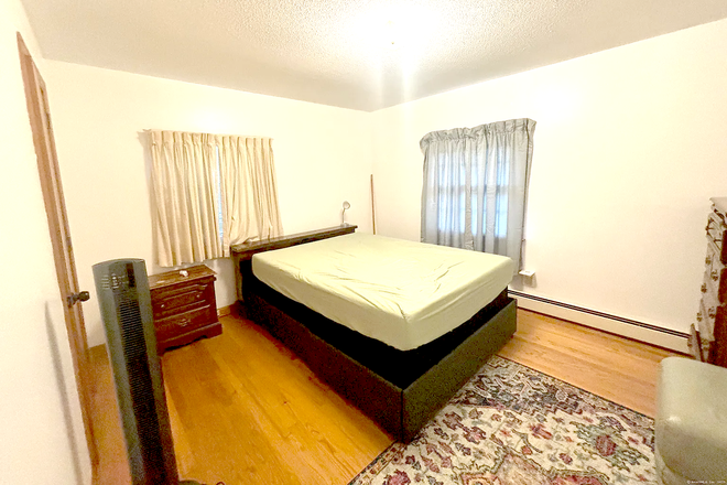 bedroom - Winter/Spring special!!! 4b/2b house for rent in the vicinity of UConn, most utilities included