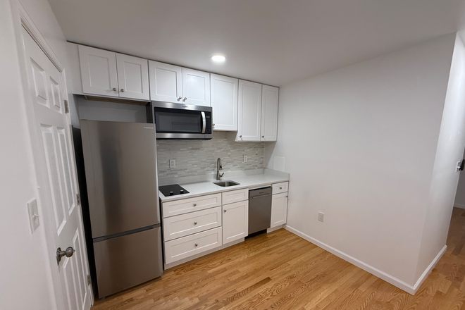 Studio Kitchne - Renovated Studio with private bathroom and full kitchen - 10 minutes walk to campus