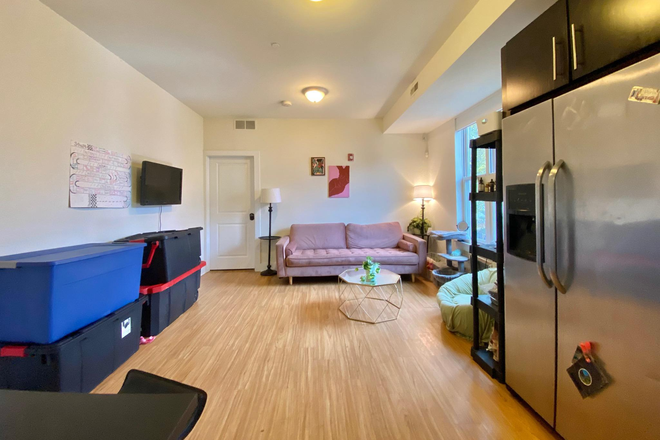 kitchen - 1620 W Jefferson St #2 Apartments