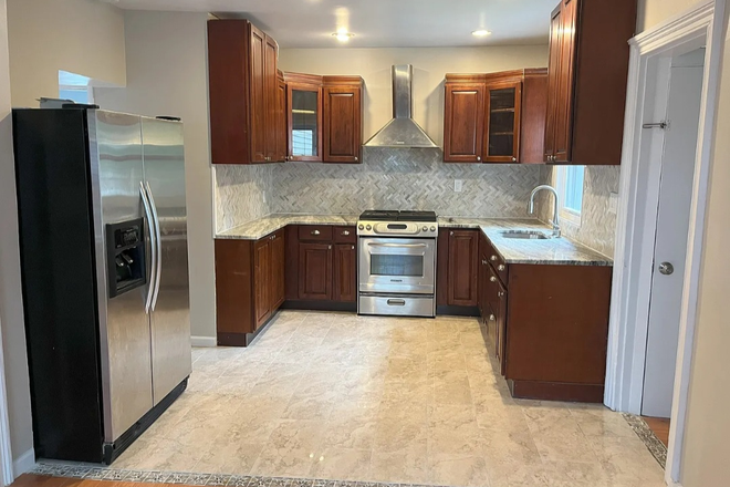 Kitchen - Apartment close to campus