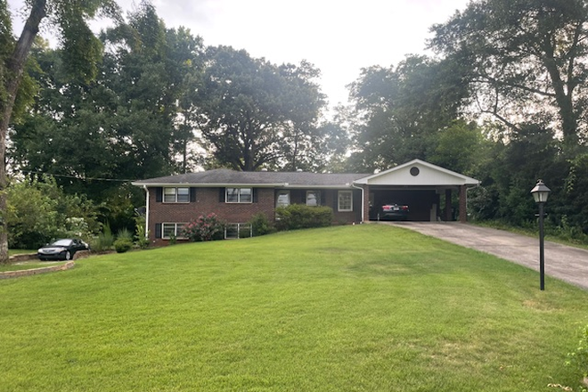 Front yard - Roommate for House in Marietta, serves both campuses (10 min KSU Marietta, 12 min KSU Kennesaw.)