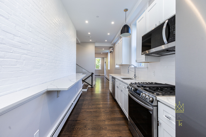 kitchen - Luxury 3 Bed | 2 Bath Apartments