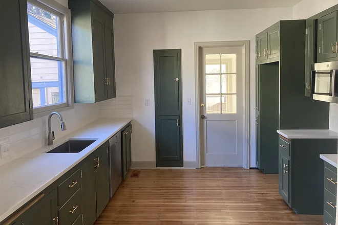 Kitchen - FURNISHED ROOMS IN HISTORIC 1920S HOME — BIKE TO UO, QUIET CO-LIVING ROOMS STARTING AT $950