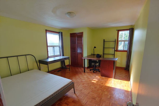 bed room - Room for students only. House