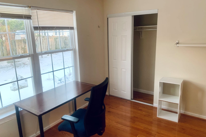 bedroom - Furnished One Bedroom Available in Single Family Home
