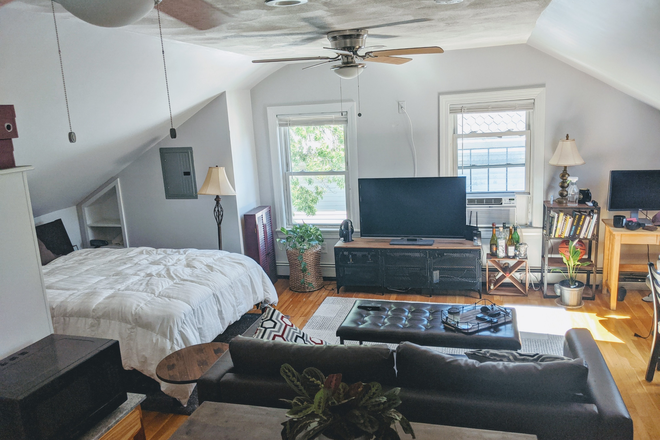 3F room - bright spacious rooms at Central Square