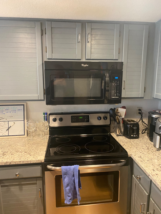 kitchen - 3 bedroom 2 Bath On-the-Hill with 2 parking spots; newer appliances floors etc (unit 106) Condo