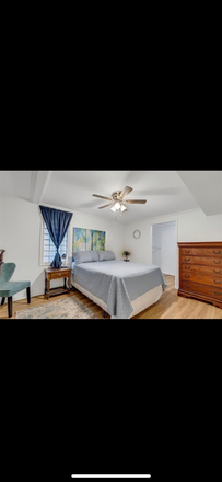Bedroom - Lovely renovated basement apartment on quiet street
