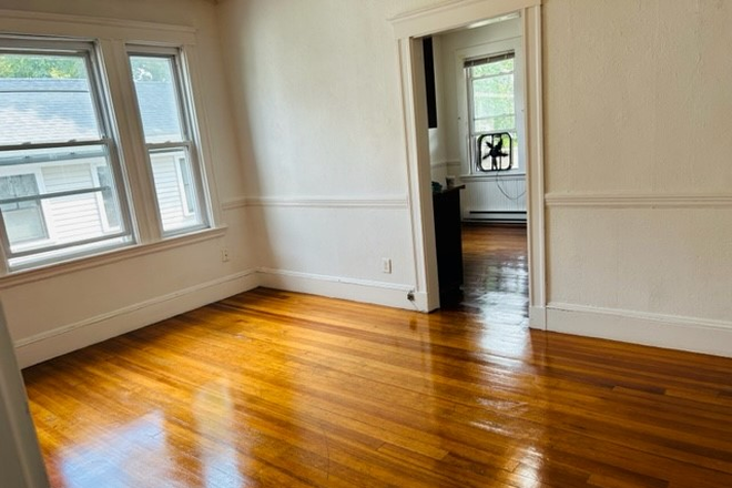 living - Fantastic location! spacious, clean, porch, MIT