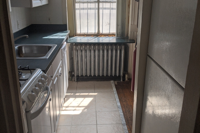 Kitchen - 4039 Baltimore Avenue Apartments