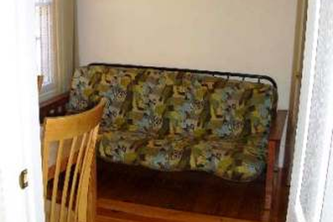 living room - 175+179 Prospect St furnished post-doc houses