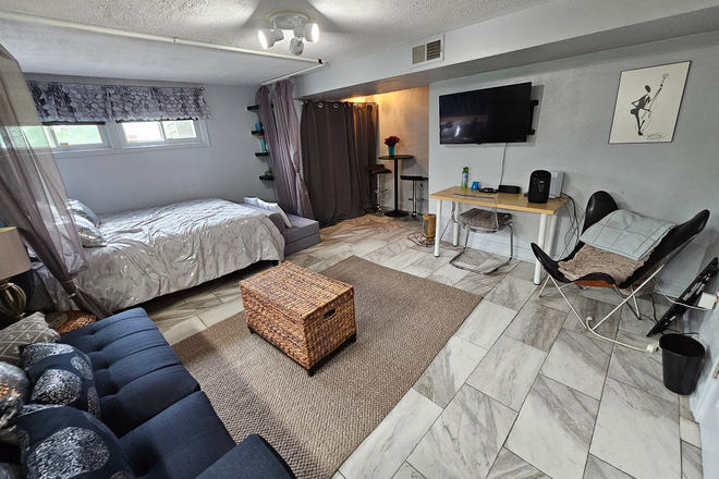 Fully furnished including TV and all utilities included - Fully Furnished Studio with Amazing Amenities House