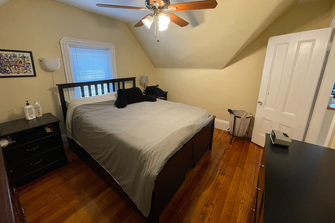 Bedroom - **ONLY 1/2 BROKER FEE** Gorgeous 2 Bedroom & 1 Bathroom Apartment