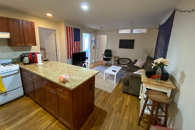 ! - Sunny NO FEE 3 bed right near BU & B line. HT/HW included, great kitchen! Ref# 185329613