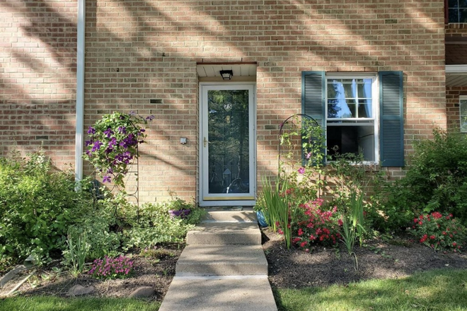 outside view - Unfurnished 2BR thome for PU affiliate-Quince Ct-Lawrence Twp