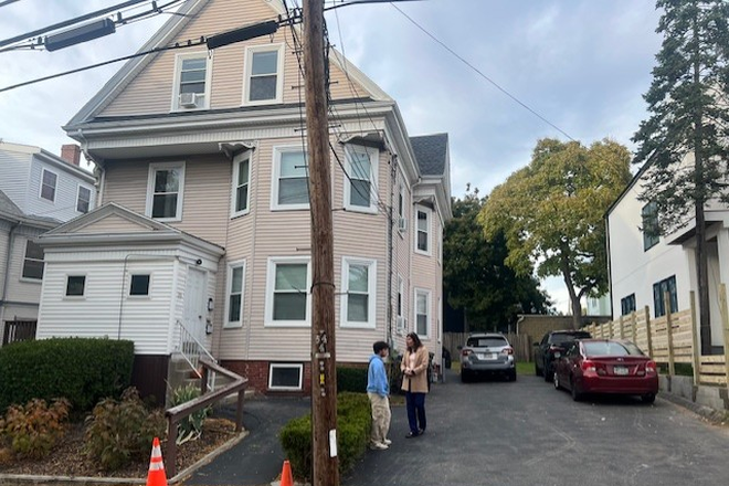 Outdoor front with parking - Tufts/  Spacious Home Near Tufts – Ideal for Roommates!