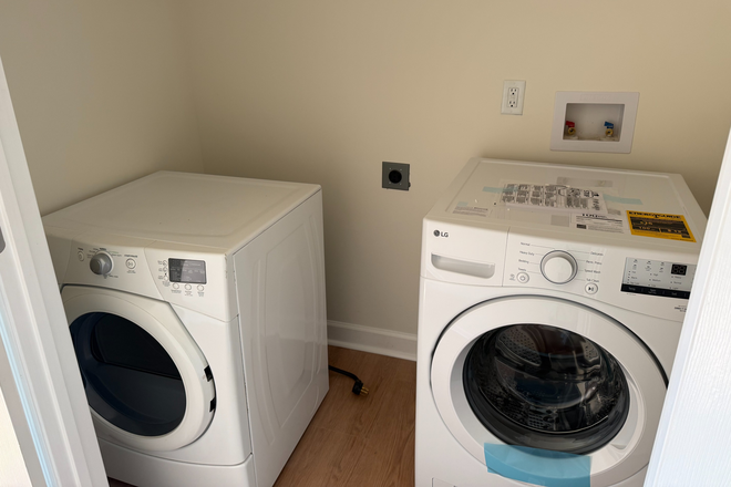 Laundry area - Walk to UNC-W Renovated 3/3 House