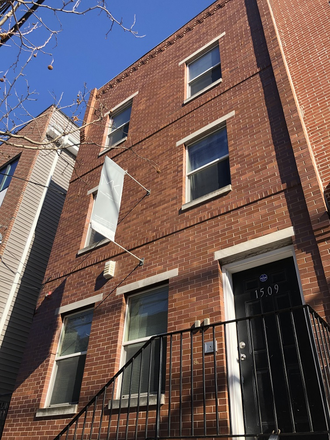 Building - 3-bedroom 2-bathroom apartment  available for Temple University 2025-2026 school year