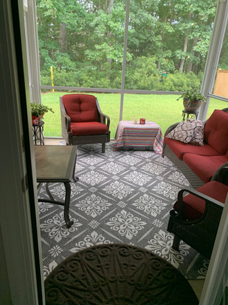Screened in porch - Furnished private room, shared bathroom, common area & kitchen. Townhome