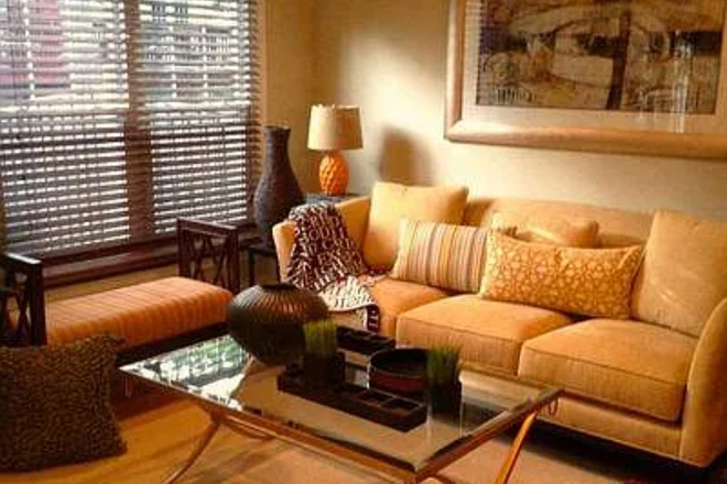 Living room - Beautifully renovated and gorgeous 4-bedroom Apartment