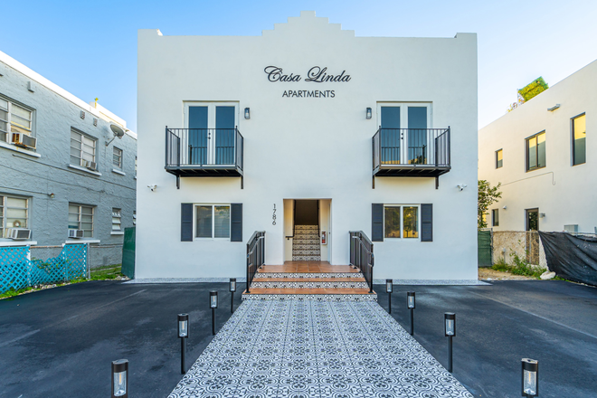 Outside - Welcome to Casa Linda