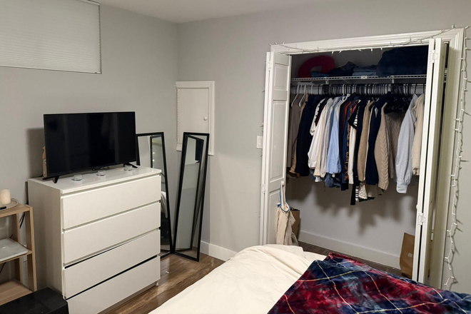 Bedroom 2 wardrobe cabinet with drawer - 2,300sqft Townhome near HBS | 1 year lease