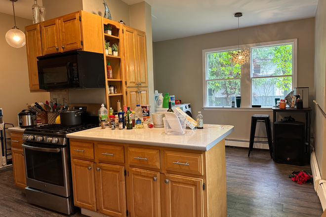 Photo - 4 bedroom 2 bath single family with 4 off street parking spaces House