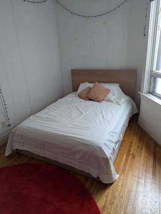 Furnished Bedroom - new mattress and bedding. - 1 furnished bedroom in shared house