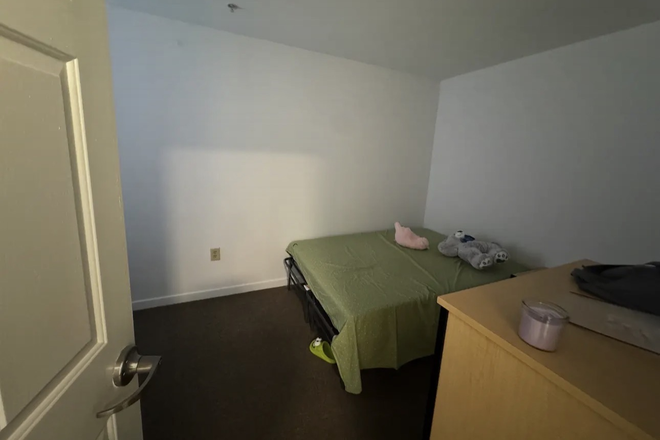 Bedroom - South campus common 1 Apartments