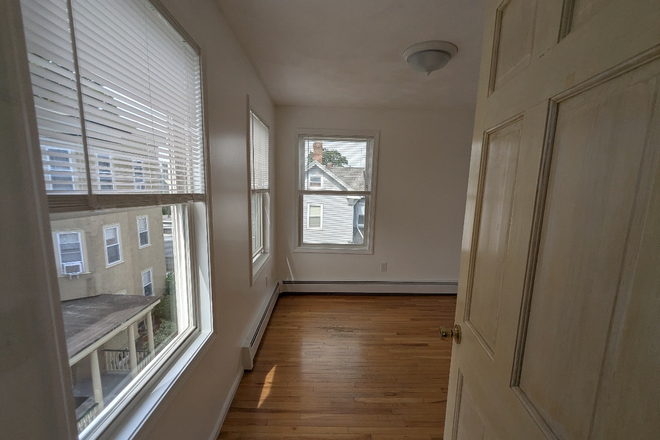 - - 4 BED 1.5 BATH JUNE 2027 Apartments