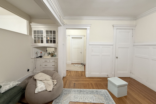 living - SPACIOUS 3 BED WITH HEAT/HOT WATER INCLUDED! NO BROKER FEE! 9/1/26!! Apartments