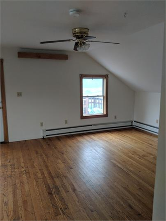 livingroom - 4+ Bedrooms/2 Baths - 3.5 miles to UMASS - short walk to bus Apartments