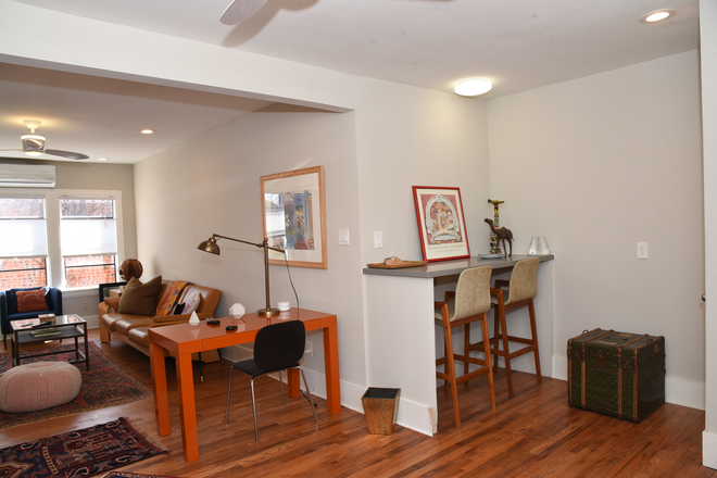 Living Area - Private Apartment 2/2 <2 miles from campus