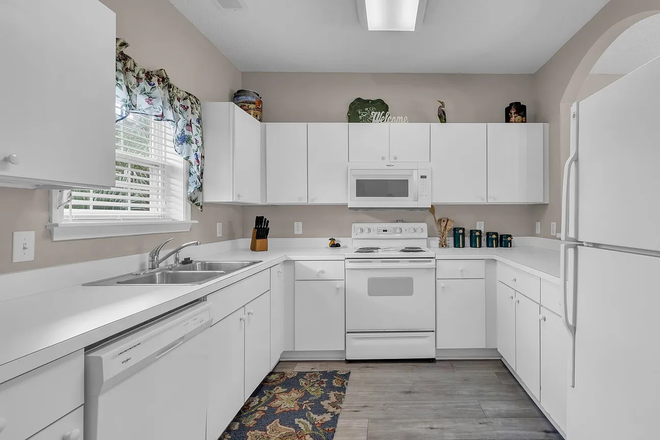 Kitchen - Private & peaceful 2 bed/2 bath condo in a gated community w/ pools & beach access (Barefoot Resort)
