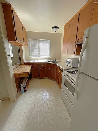 Kitchen - One Bedroom in the North Berkeley area