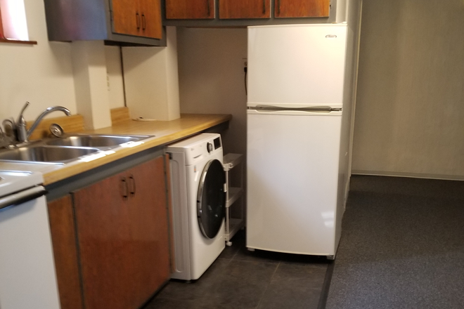  - 1 Bedroom private apartment in house across from Sloan