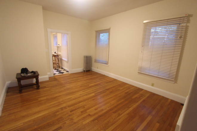 1 - Spacious duplex next to Harvard Apartments