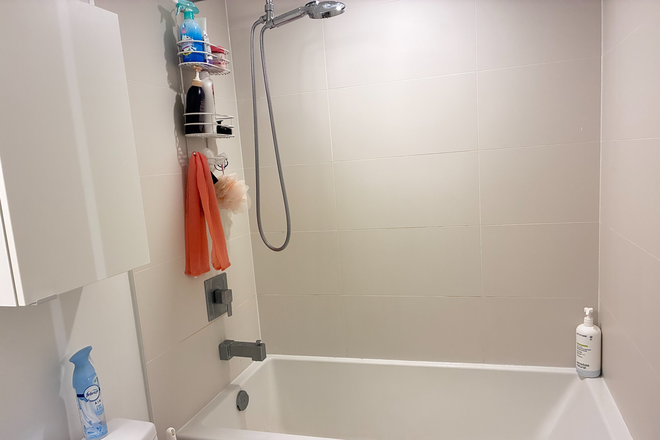 Washroom - Private Furnished Bedroom in 2-Bedroom Condo / Shared Kitchen, Bathroom and Livingroom
