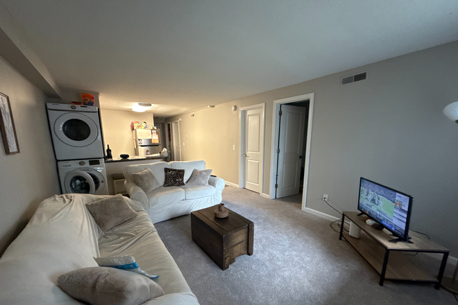 Living Room - Alpine Commons Apartments