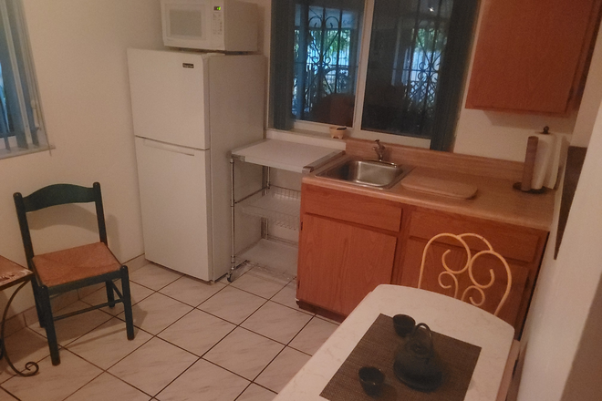 Kitchen area - Furnished Studio House