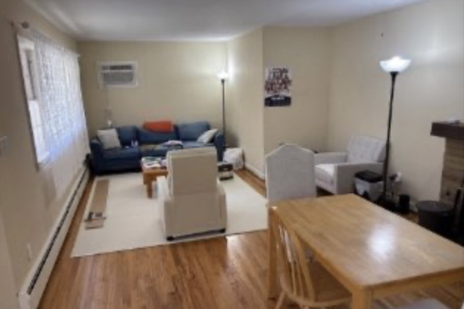 Living Room - House on Eastwood Rd (15 Min Walk to Union)